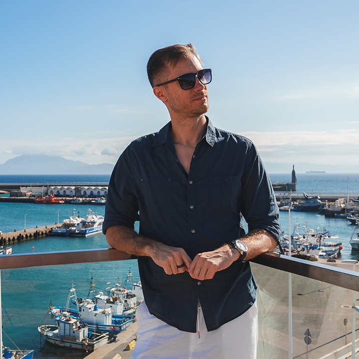 Deck Ready, Dusk Refined: Cruise Outfits with Commanding Energy